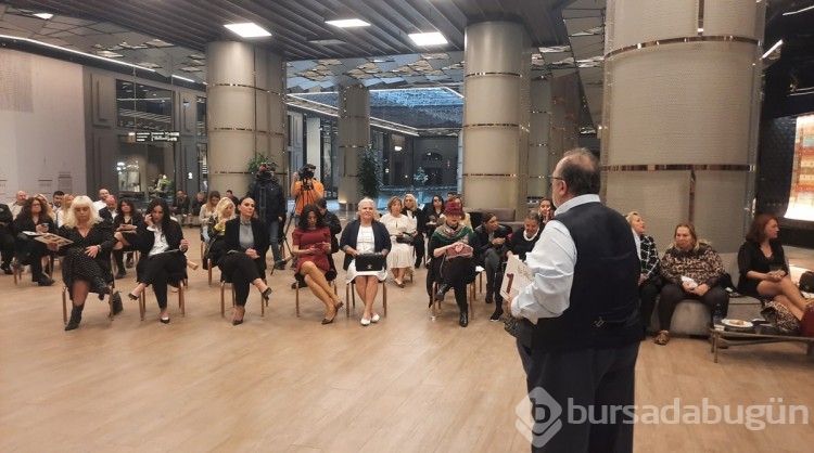 Kıvanç Tatlıtuğ'un gözlüğü satılarak geliri sokak hayvanlarına bağışlandı