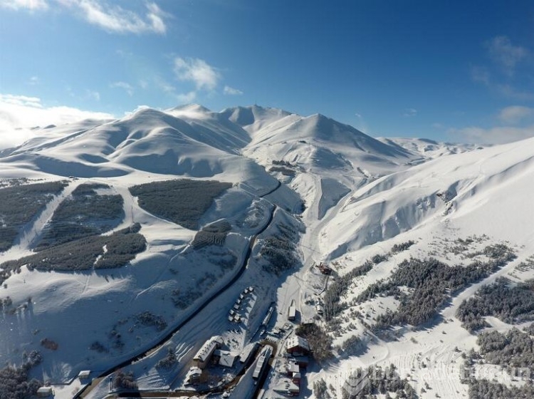Beyaza bürünen Erzurum'da kartpostallık manzaralar