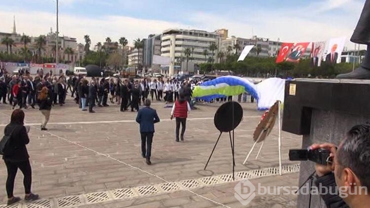 Hatay'da yamaç paraşütçü protokolün üzerine indi