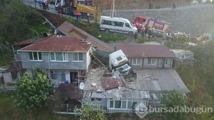 İstanbul'da evin üzerine TIR uçtu!