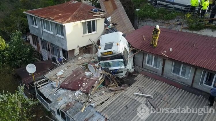 İstanbul'da evin üzerine TIR uçtu!