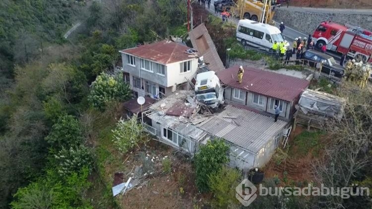 İstanbul'da evin üzerine TIR uçtu!