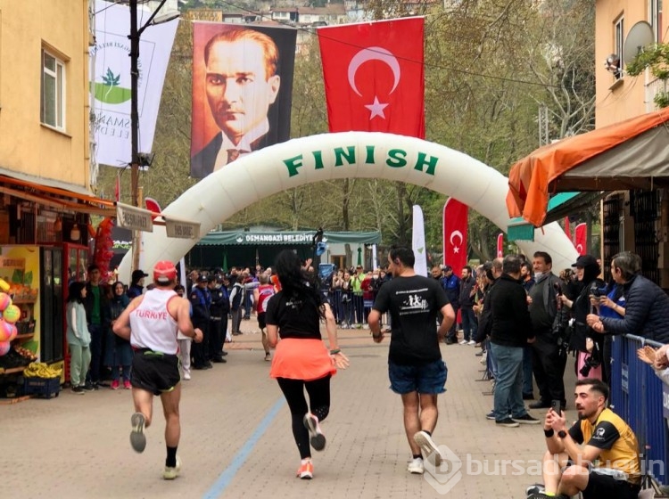 Bursa Osmangazi'de 'Tarihi' koşudan renkli görüntüler
