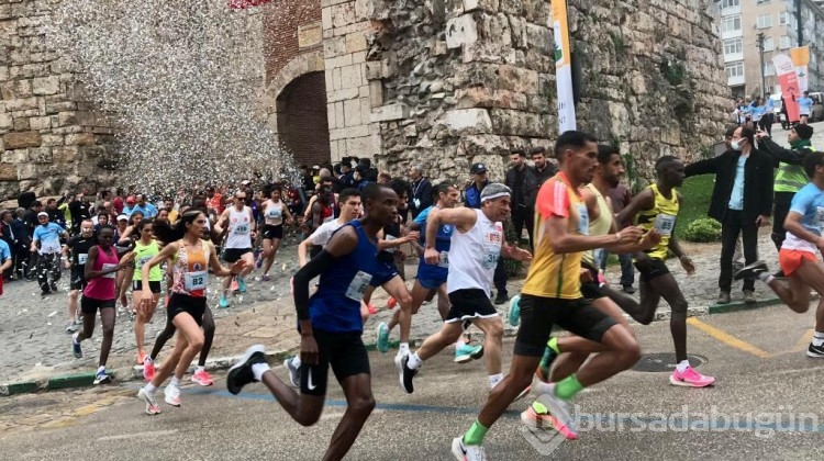 Bursa Osmangazi'de 'Tarihi' koşudan renkli görüntüler
