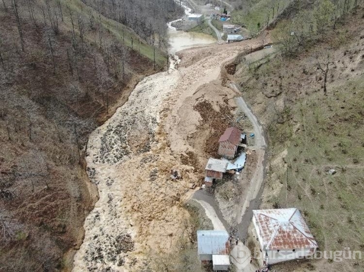 Trabzon'da karlar eridi: Dağlardan çamur aktı