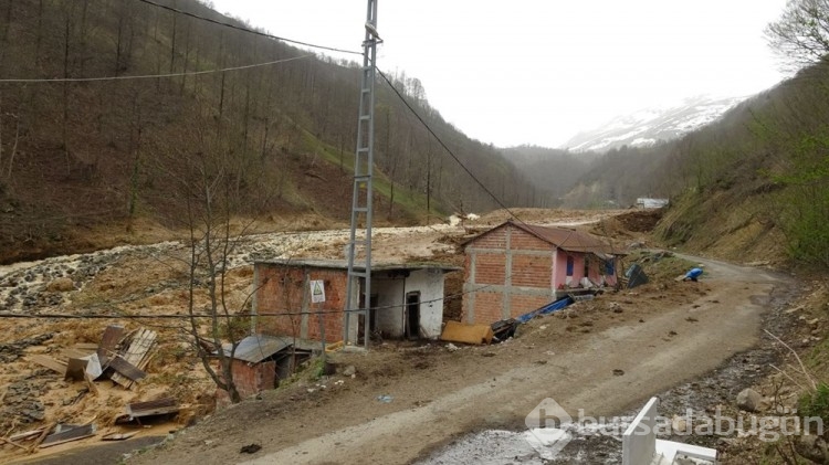 Trabzon'da heyelan: 19 ev boşaltıldı, 2 okul tahliye edildi