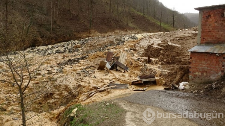 Trabzon'da heyelan: 19 ev boşaltıldı, 2 okul tahliye edildi