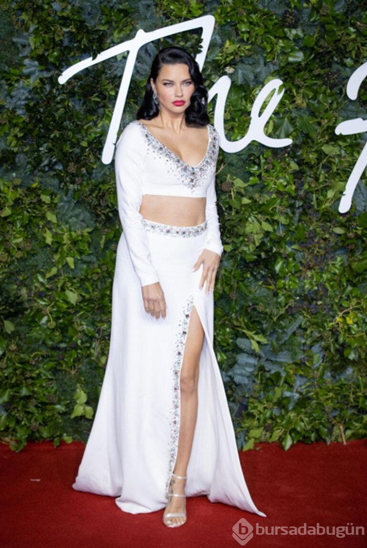 Adriana Lima bebeğinin cinsiyetini  partiyle duyurdu