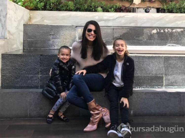 Adriana Lima bebeğinin cinsiyetini  partiyle duyurdu