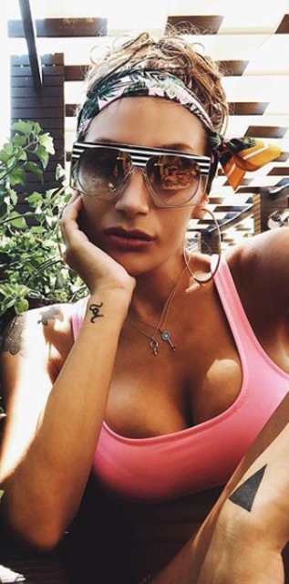 İrem Derici'nin sütyensiz paylaşımına yorum yağdı! 
