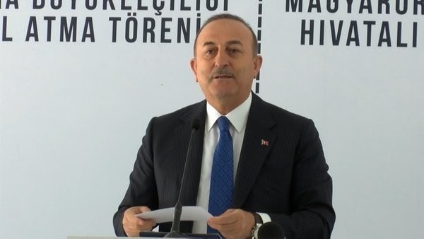 30 polis korumasında Kur'an-ı Kerim yaktı!