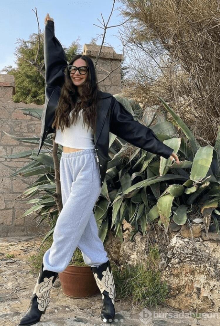 Yasemin Özilhan yine tarzıyla gündemde
