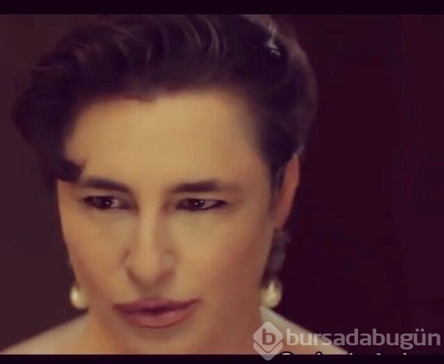 Esra Dermancıoğlu'dan çimlerde dekolteli poz! 