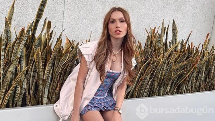 Duygu Özaslan'ın elbisesi küçük geldi
