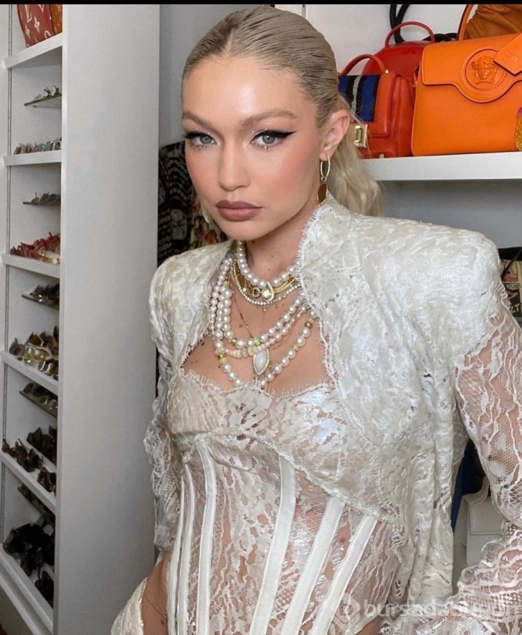 Ünlü manken Gigi Hadid 27 oldu