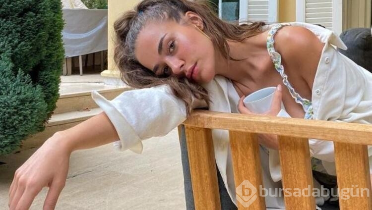 Bensu Soral'dan bornozlu paylaşım