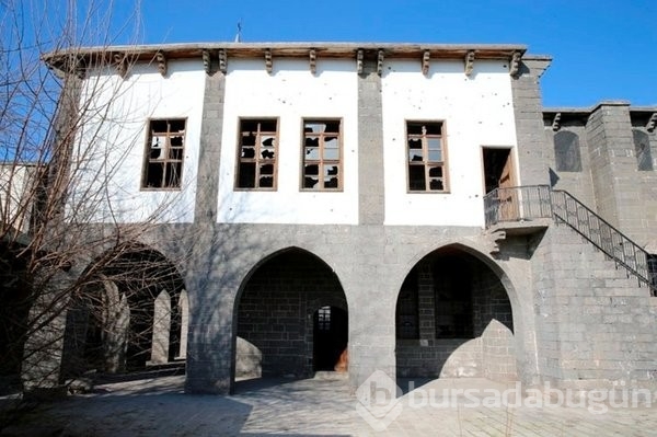 Ortadoğu'nun en büyük Ermeni kilisesi onarıldı...