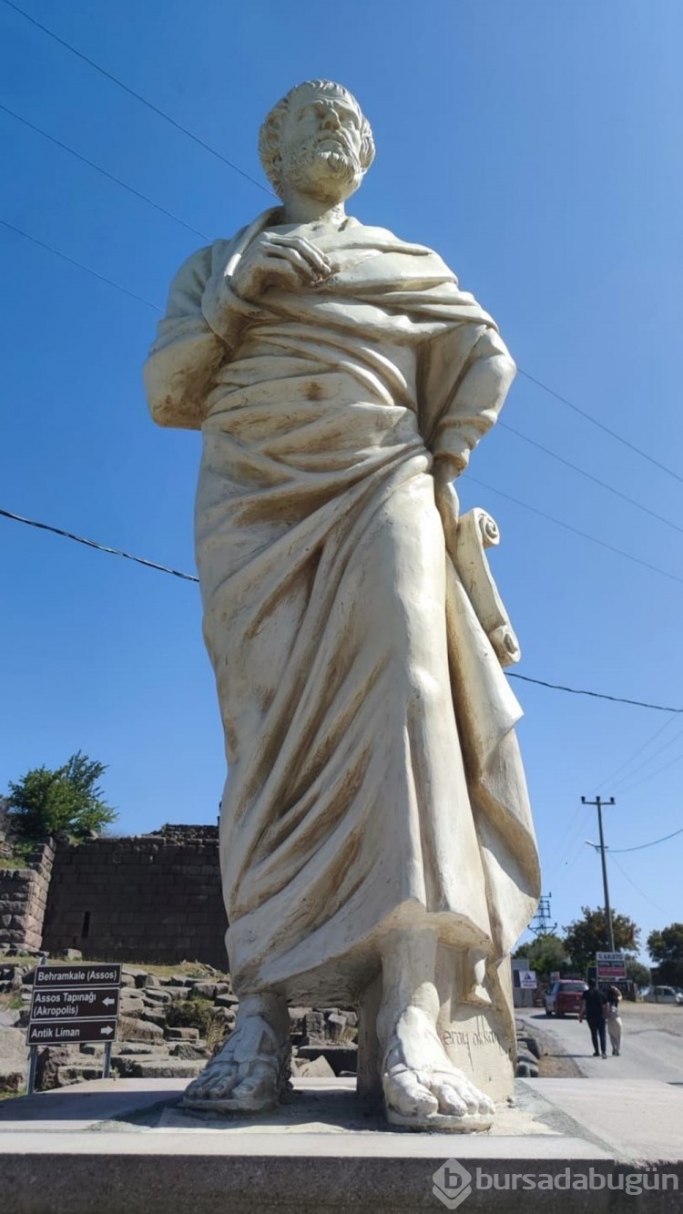 Çanakkkale'de Aristoteles heykelinin yerine yenisi yapıldı