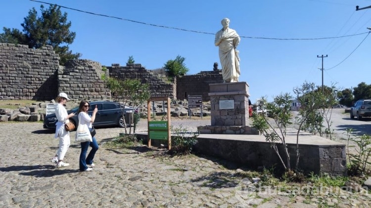 Çanakkkale'de Aristoteles heykelinin yerine yenisi yapıldı