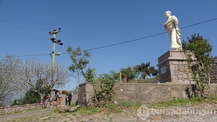 Çanakkkale'de Aristoteles heykelinin yerine yenisi yapıldı