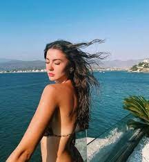 Burcu Özberk'in tatil sefası devam ediyor...