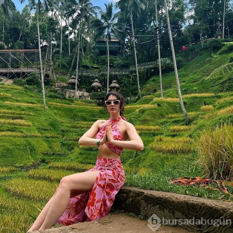 Burcu Özberk'in tatil sefası devam ediyor...
