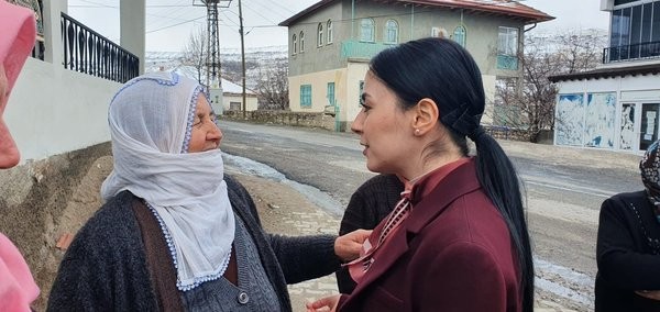 Halkın hem kaymakamı hem evlerinin kızı!