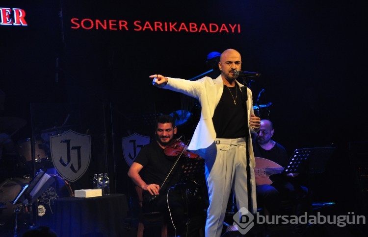 Soner Sarıkabadayı Bursalıları coşturdu