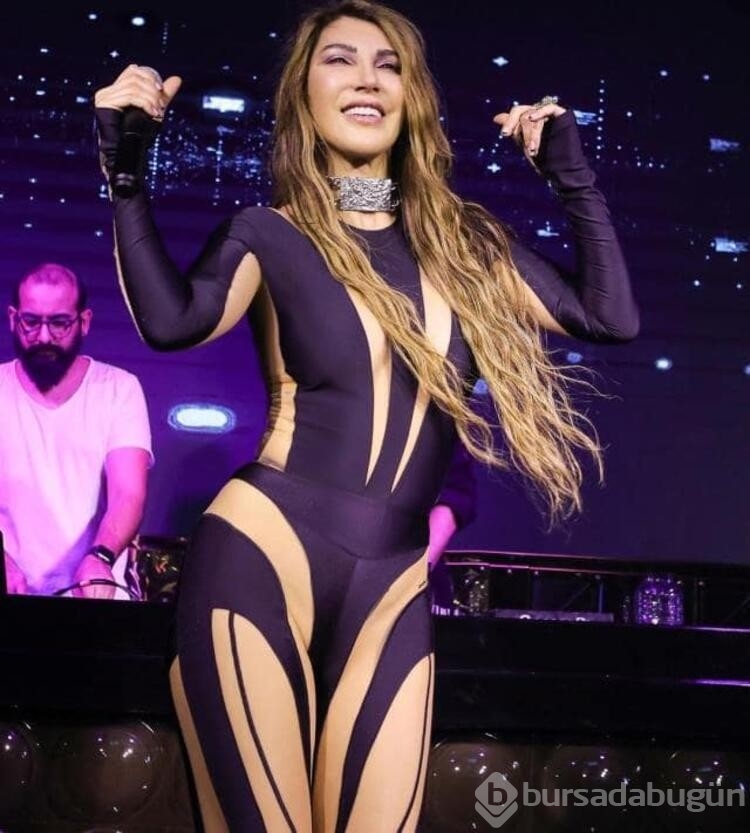 Hande Yener'den sandalye şov