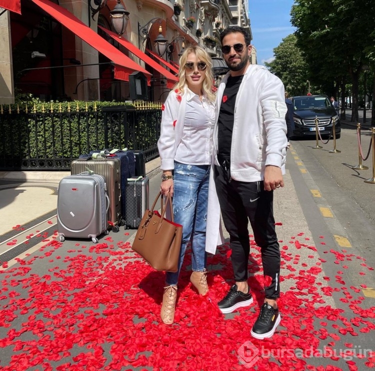 Seda Sayan nikah gününden purolu pozunu paylaştı