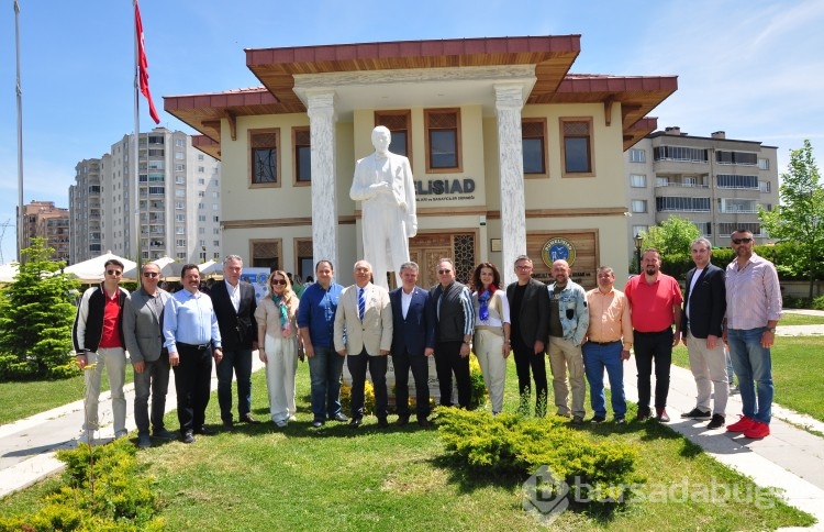 RUMELİSİAD anneleri unutmadı