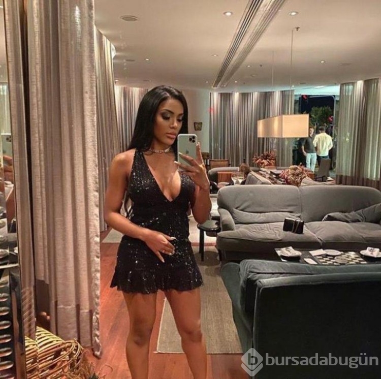 En büyük kalça yarışmasını kazanmak için mikroçip yerleştirdi!