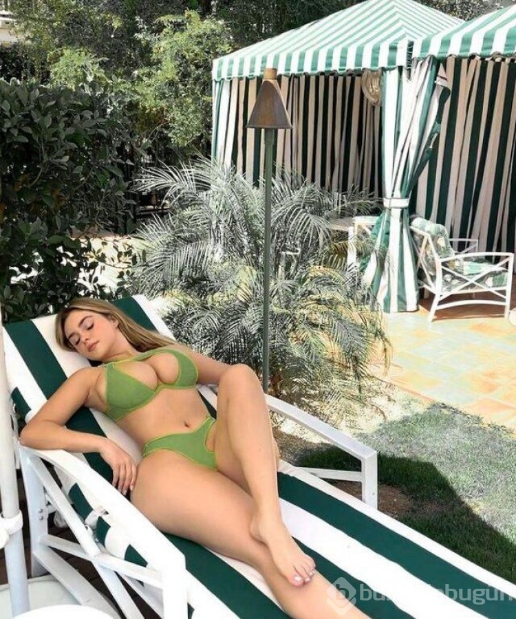 Göğüsleri bikiniden taştı! Demi Rose fiziğiyle tam not aldı