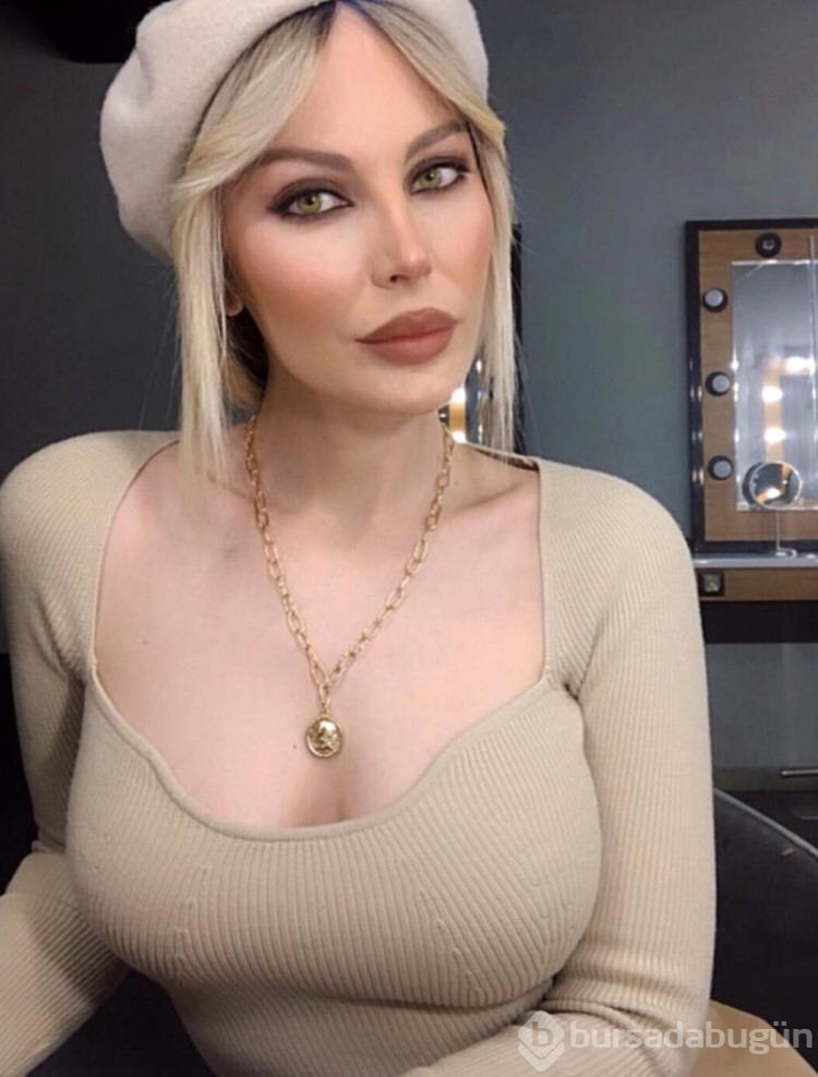 Hande Sarıoğlu file çorabı için çekiliş yaptı