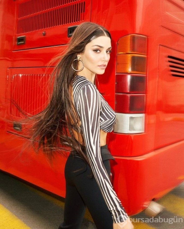 Çekimler için üç kilo veren Hande Erçel güzelliğiyle büyüledi!