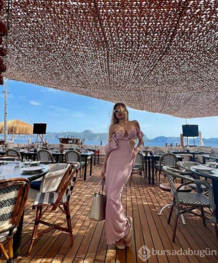 Nihal Candan'ın sütyensiz tatil pozu olay oldu!