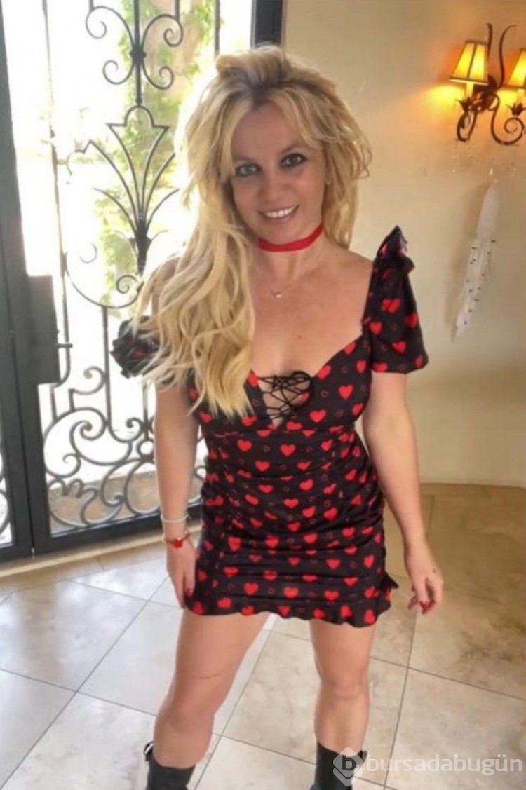 Britney Spears çıplak fotoğraflarını paylaştı!