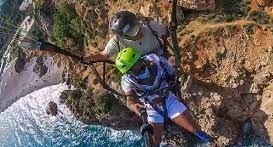 Antalya'da havada bayılan turist panik yarattı...