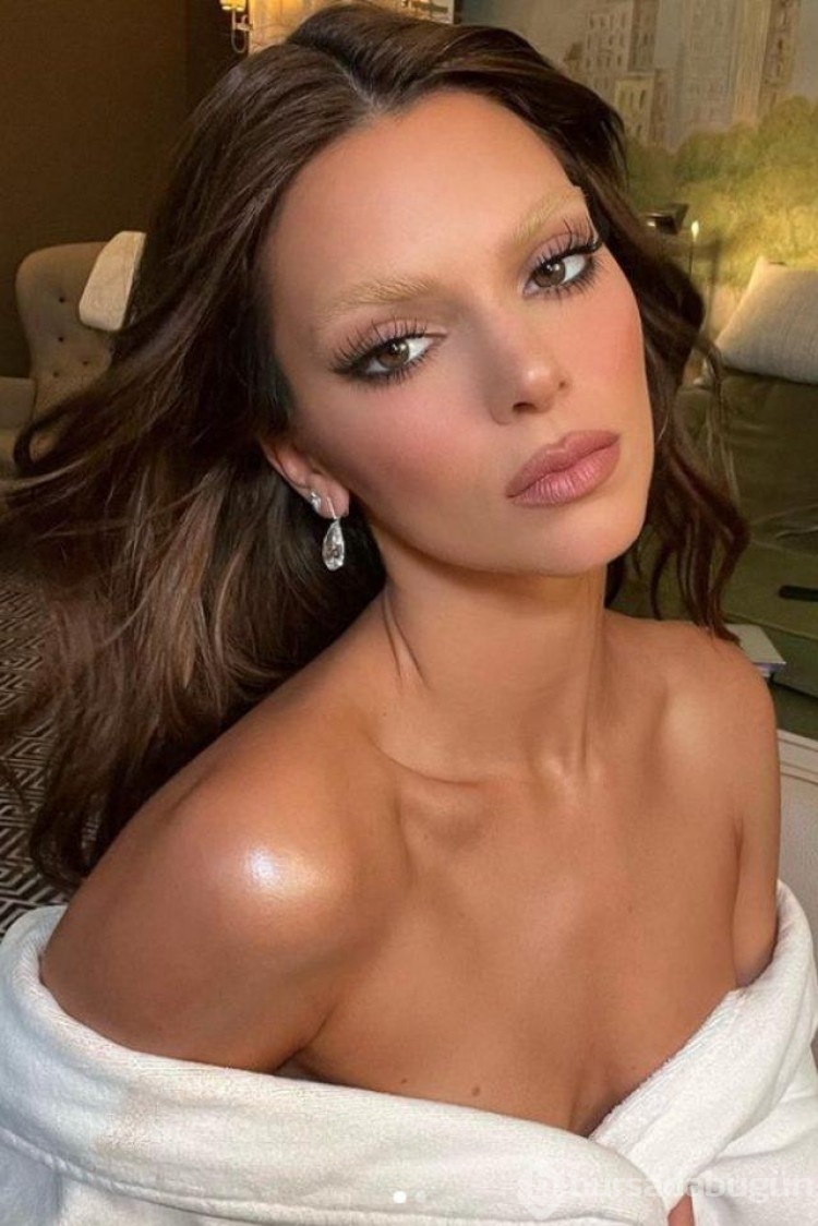Kendall Jenner sütyensiz poz verdi