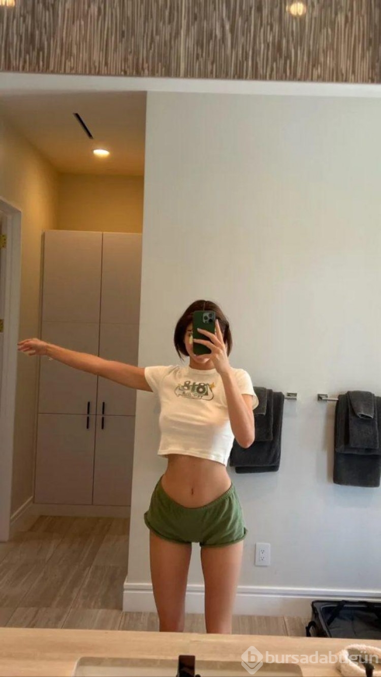 Kendall Jenner sütyensiz poz verdi