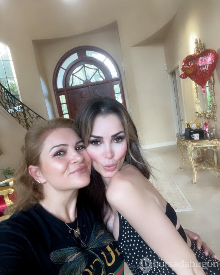 Petek Dinçöz'den şortlu Miami paylaşımı