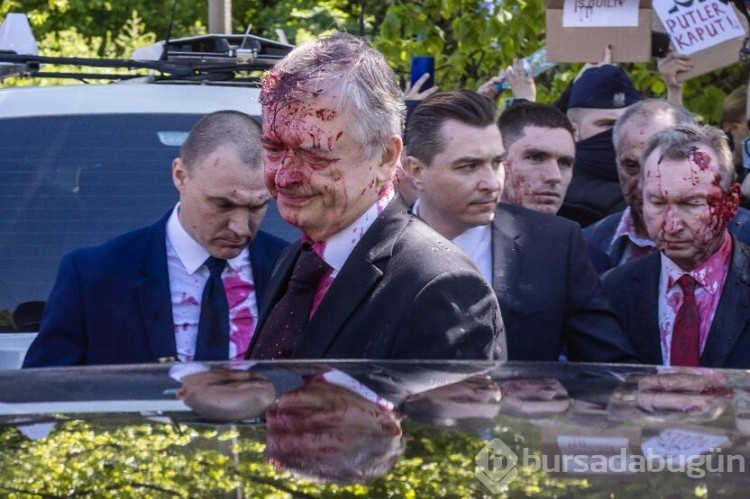 Rus büyükelçiye boyalı saldırı!