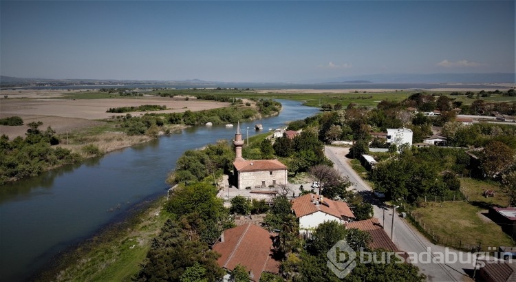 Bursa'da ibadete açılan tarihi cami manzarasıyla büyülüyor