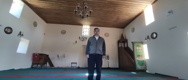 Bursa'da ibadete açılan tarihi cami manzarasıyla büyülüyor