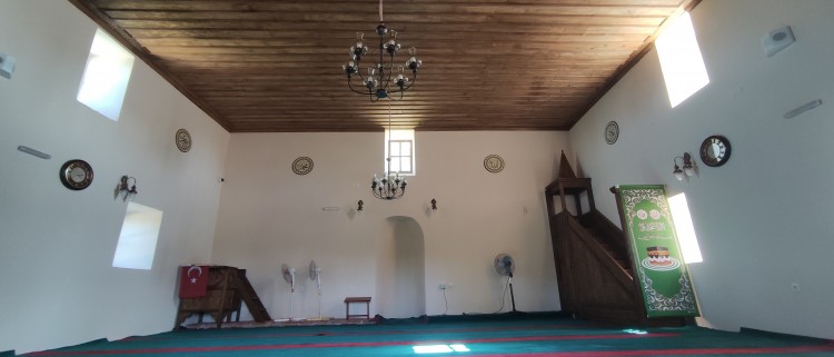 Bursa'da ibadete açılan tarihi cami manzarasıyla büyülüyor