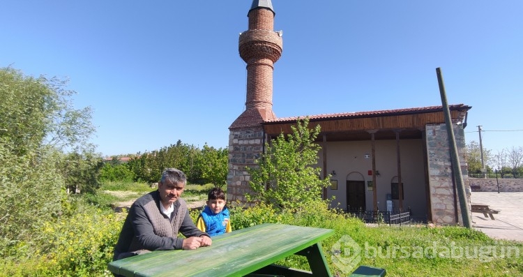 Bursa'da ibadete açılan tarihi cami manzarasıyla büyülüyor
