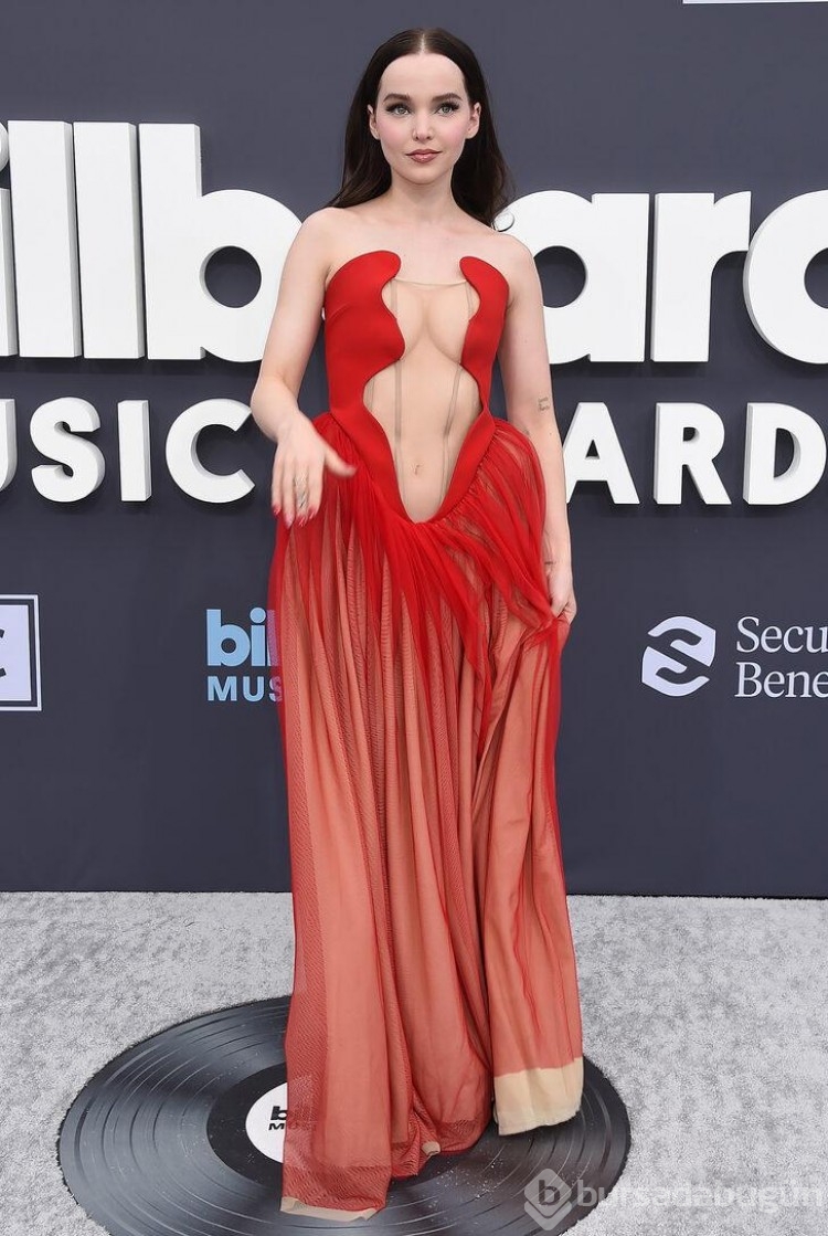 Doja Cat göğüs ucu detayıyla herkesi geride bıraktı