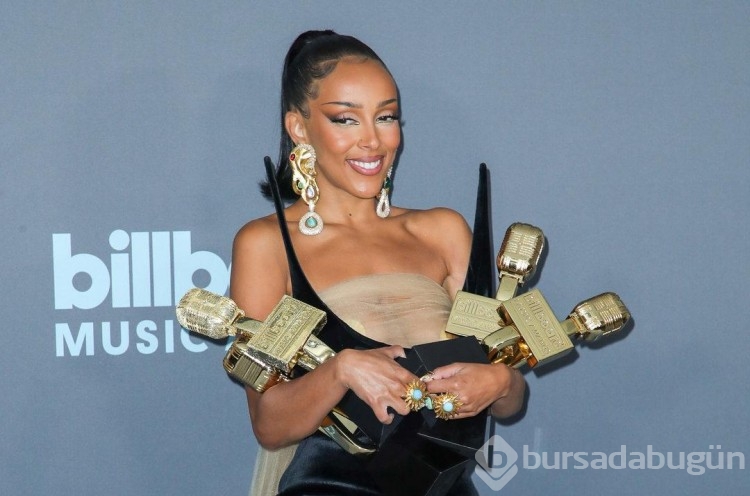 Doja Cat göğüs ucu detayıyla herkesi geride bıraktı