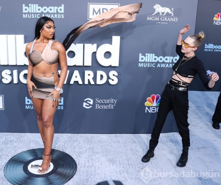 Doja Cat göğüs ucu detayıyla herkesi geride bıraktı