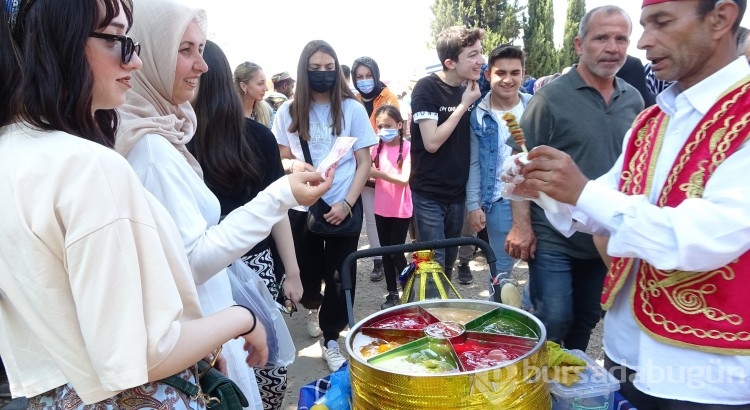 Bursa'da dağ başında yılda bir kez düzenleniyor, akın akın geliyorlar